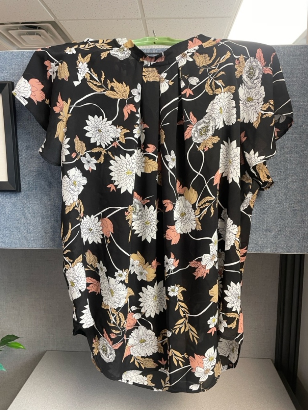 Floral Print Short-Sleeve Blouse - Black/White/Peach